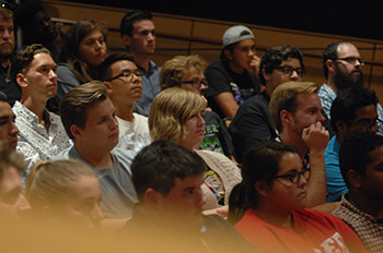 Students listen to Itzhak Perlman